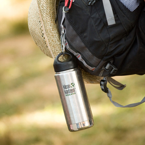 steel-s-biner-3-p7 carabiner_steel_bottle_backpack_lifestyle_dd4fef2d-f5d2-4f32-ac05-c706bd6b518e.jpg