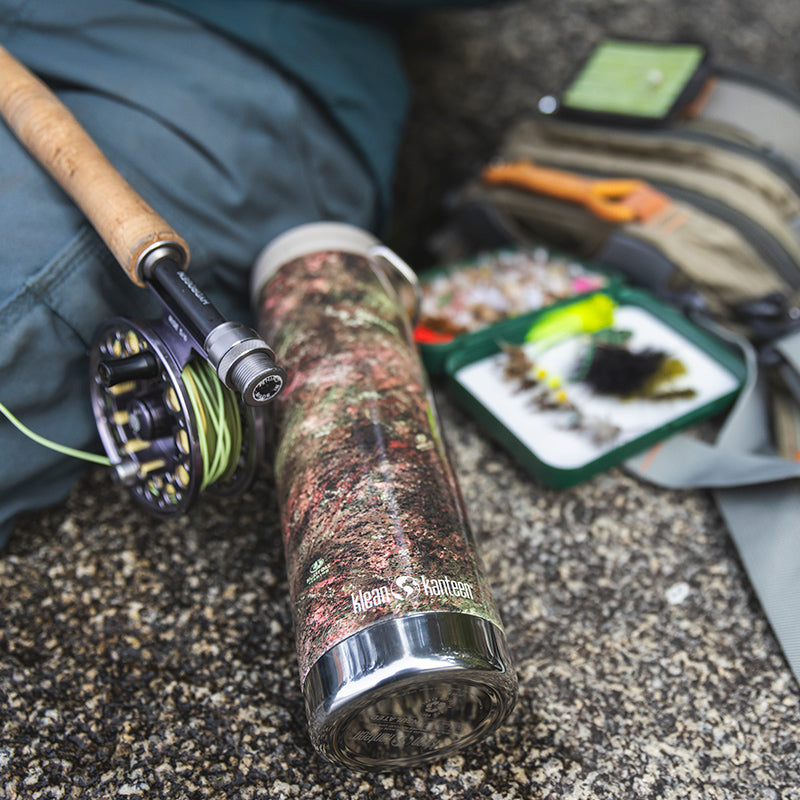 20oz-tkwide-with-cafe-cap-mossy-oak-v6 20oz_tumbler_mossyoak_rainbowtrout_flyfish_top_square.jpg
