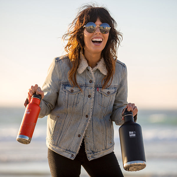 64oz-classic-with-loop-cap-q1 64oz_insulated_classic_black_beach_smile_square.jpg