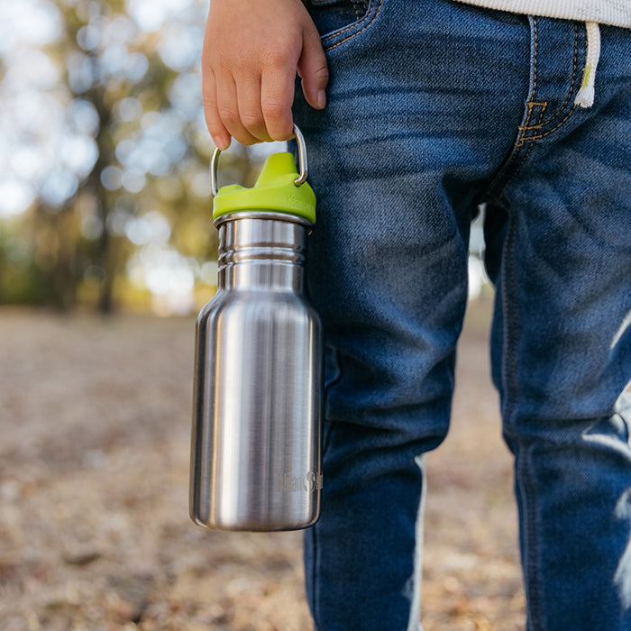 classic-kid-sippy-cap-w0 K12CNSIPPY-BS-kids_sippy_bottle_carry_lifestyle_f9e24b84-a0ae-465d-aad5-3c60c5592b7d.jpg