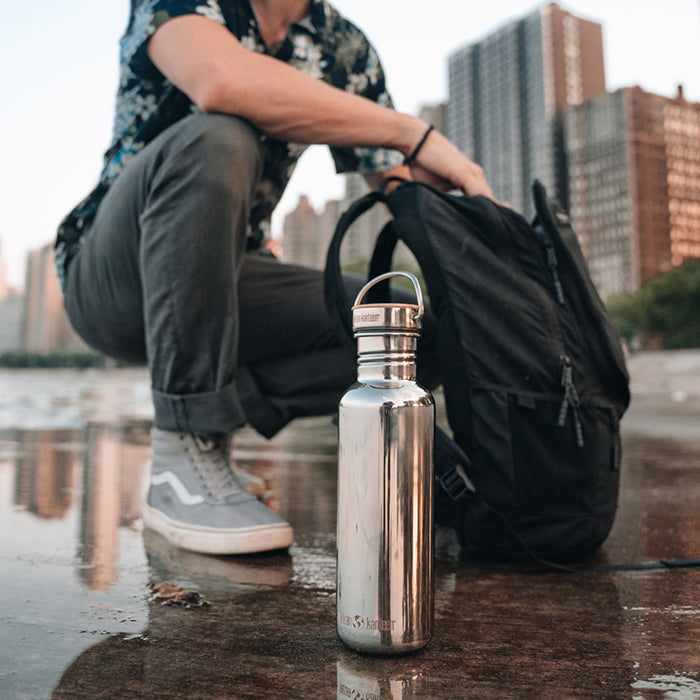 27oz-reflect-with-bamboo-cap-b4 K27SSLRF-MS-BAMBOO_reflect-bottle_city_lifestyle_ff882516-9bd8-49cf-b515-736a0a9c889f.jpg