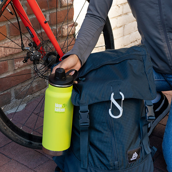 tkwide-chug-cap-l7 K32TKWSSL-JP-Bottle-Biking-Chug-Cap-lifestyle.jpg