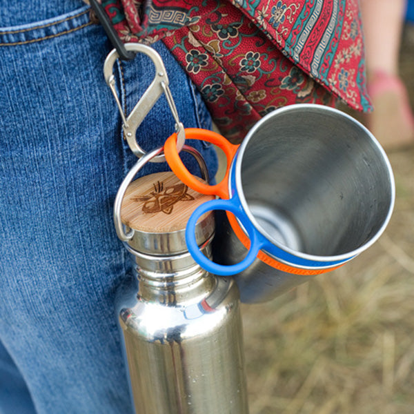 steel-s-biner-3-p7 carabiner_steel_clip_bottle_lifestyle_f9a2dad1-cd06-4894-b3ff-13476b2b5a87.jpg