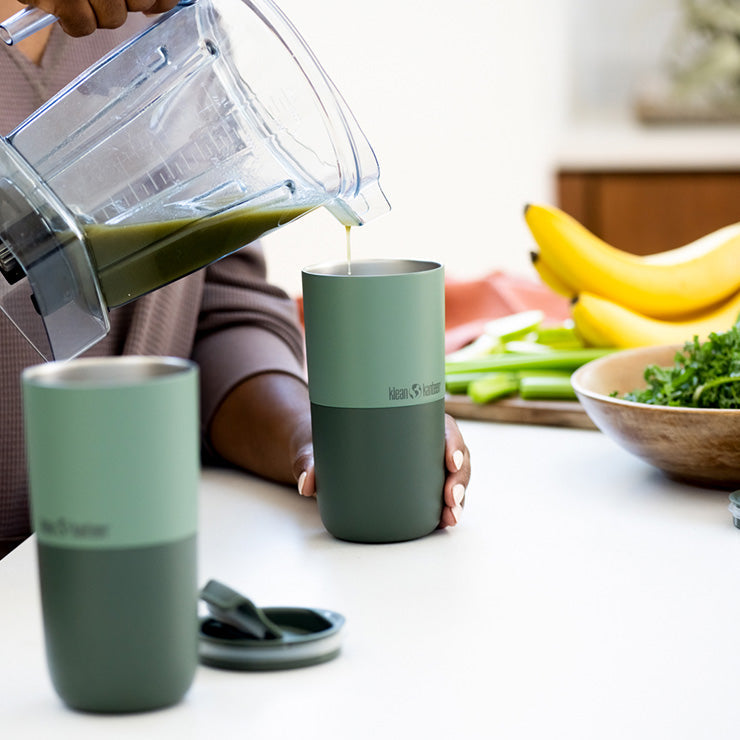 smoothie-set-v8 smoothie_kit_rise_tumbler_smoothie_pour.jpg