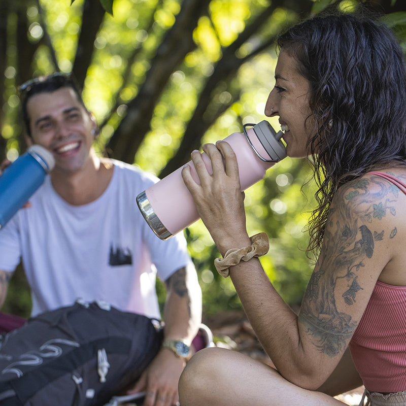 32oz-tkwide-with-twist-cap-z2 tkwide_32oz_insulated_bottle_twist_costarica_couple_drink_square.jpg